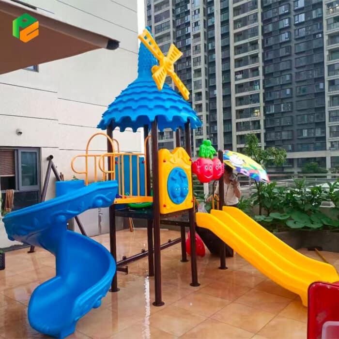 Windmill-alike-Roof-Compact-Outdoor-Playset-for-Children